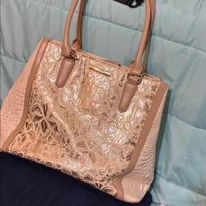 Extremely rare Brahmin Joan tote in crème Prescott with gold palms leather.